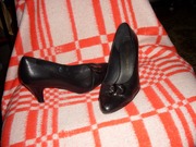 Продам туфли женские черные б/у 39 размер кожа