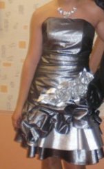 Вечернее платье с корсетом серебристого цвета