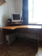 Продается  компьютерный стол в минске