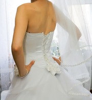 Белоснежное  элегантное свадебное платье. 