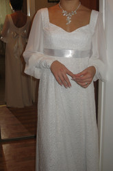 Свадебное платье,  теплая накидка,  украшения
