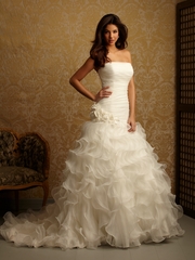 Продам свадебное платье Allure Romance 2457