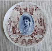 Тарелкa с изображением жены царя Николая II Александры Федоровны