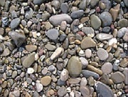 Морская и речная галька в мешках,  разные цвета и размеры камня