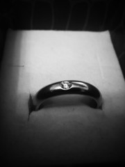 Шикарное кольцо из белого золота 750 пробы,  с бриллиантом