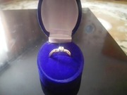 кольцо с бриллиантом