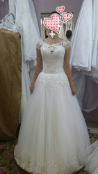 Шикарное свадебное платье цвета айвори
