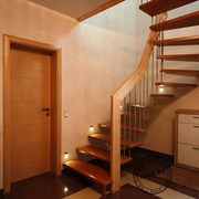 Нужна надежная и удобная лестница в дом? Звоните,  сделаем
